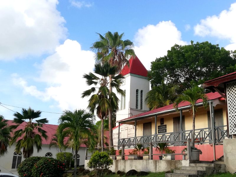 EXCURSION MEURTRES AU PARADIS COMMISSARIAT